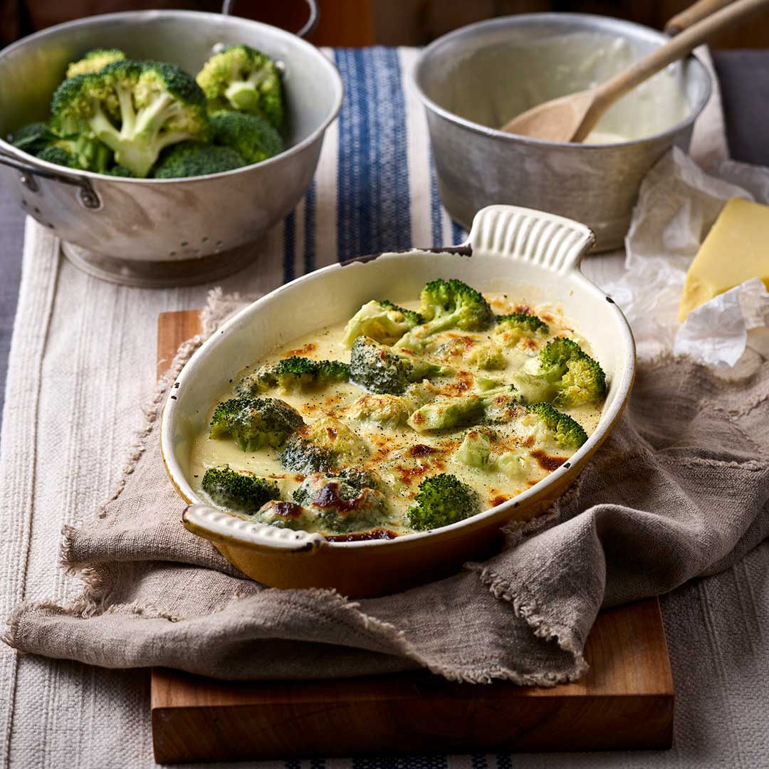Broccoli In Cheddar Cheese Sauce