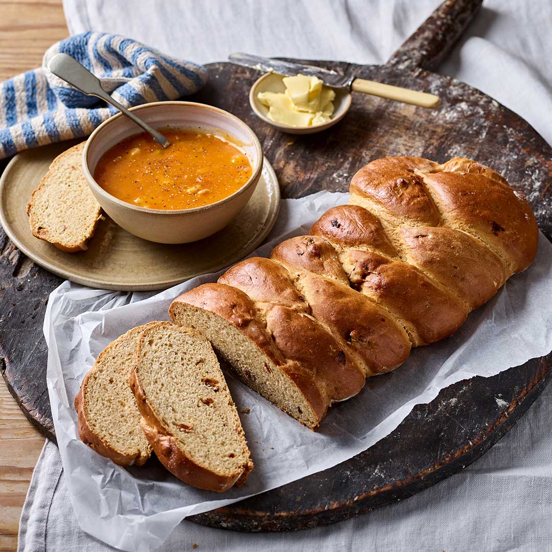 DF148_KAMUT-«-Khorasan-and-Sundried-Tomato-Bread-Plait_1080.jpg