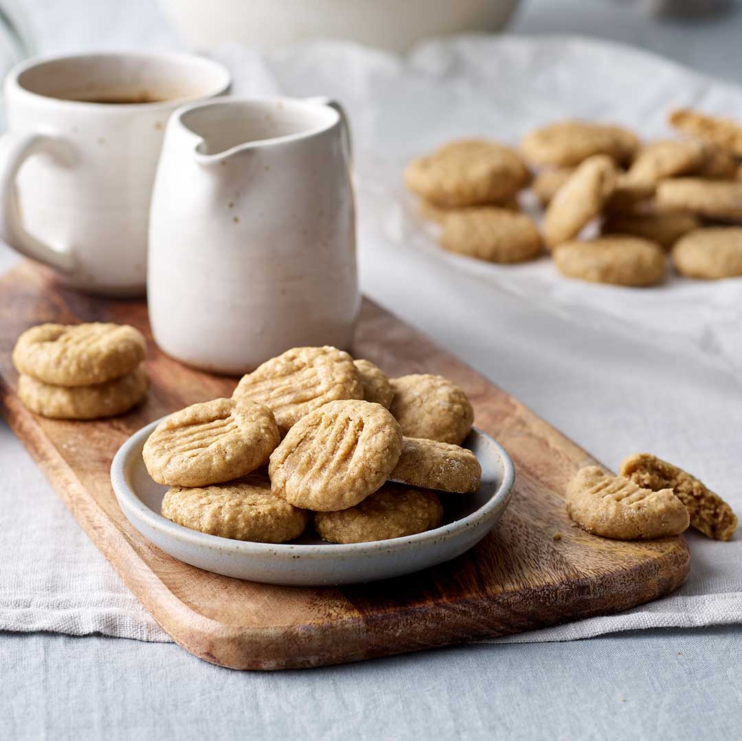 White Rye And Ginger Crumble Biscuits