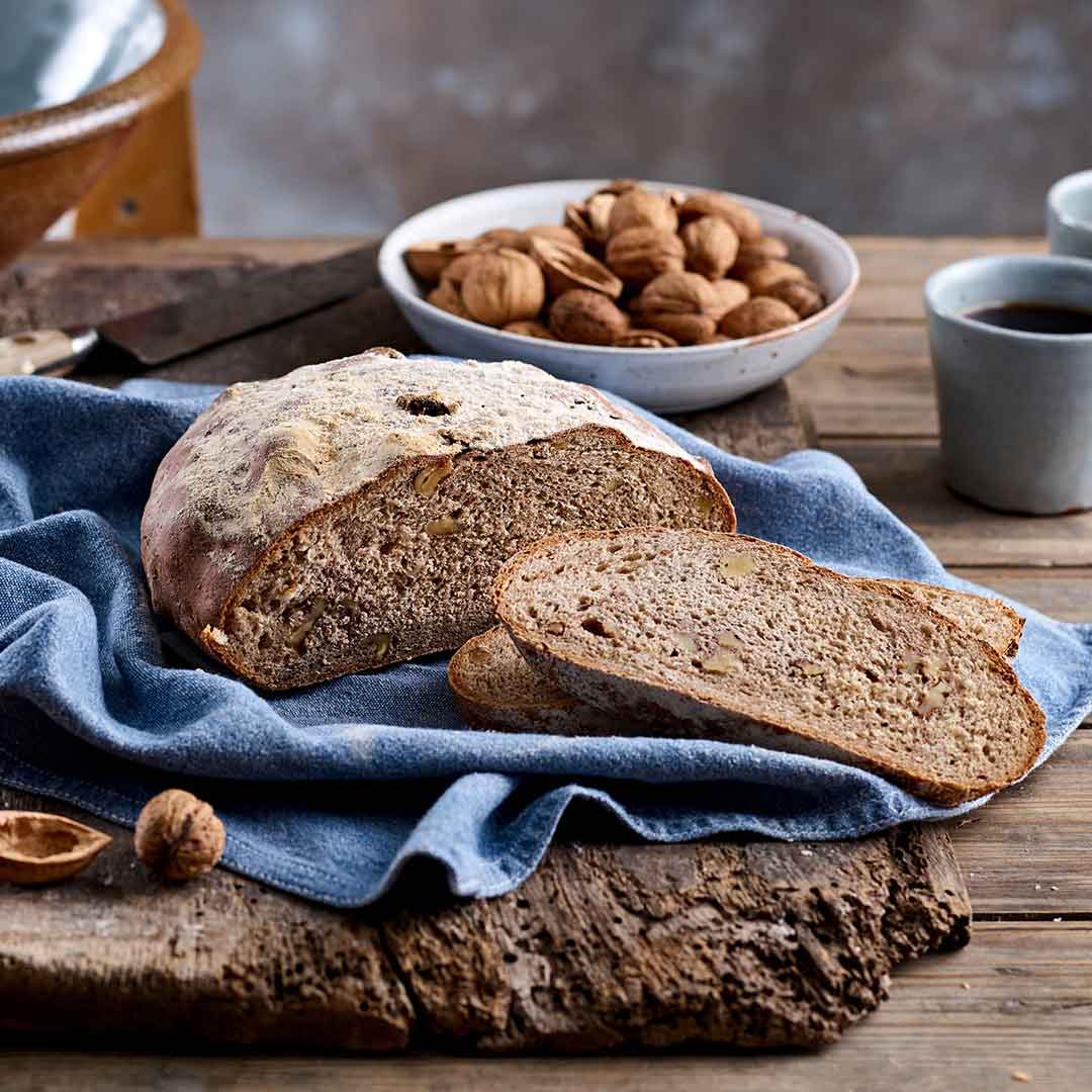 Wholemeal Emmer and Walnut Cob