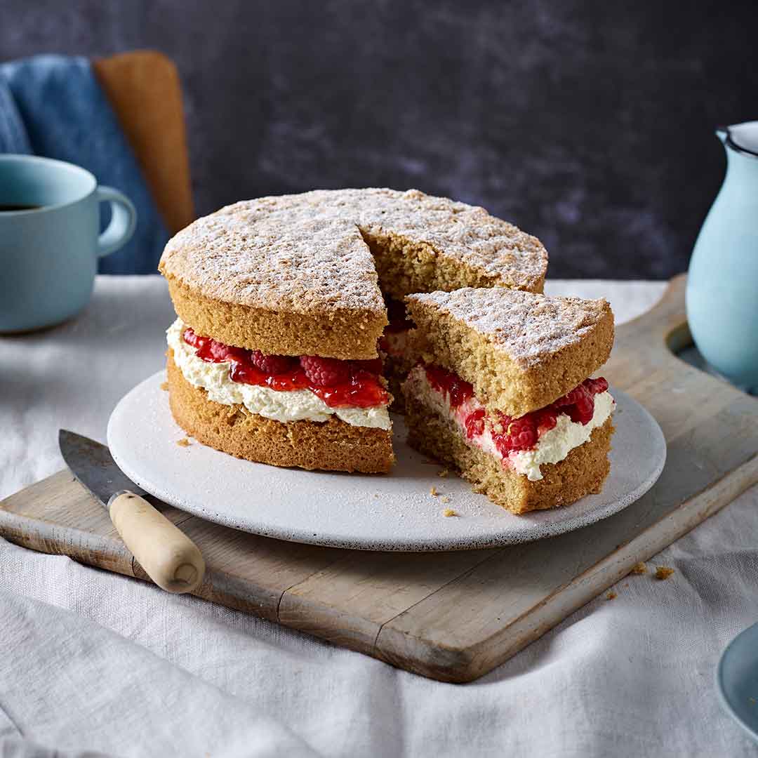 Wholemeal Sponge Layer Cake with Cream and Berries