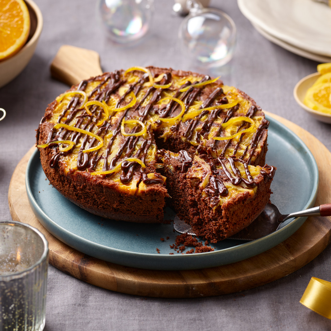 https://www.dovesfarm.co.uk/wp-content/uploads/2023/11/DF432-Chocolate-Orange-Cake_1080.jpg